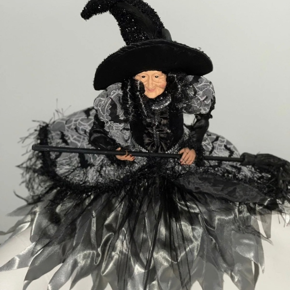 Halloween witch in mint condition.